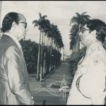 Encerramento das atividades legislativas, conversa com o Major Jossué Arruda, Assistente Militar do Prefeito Luiz Verano – 06/12/1977, sacada do Palácio da Liberdade – BH.