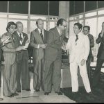 Euclides Cintra cumprimenta o Presidente da ALMG, Deputado João Ferraz, em solenidade realizada pela ALMG em homenagem à Brasópolis – 1978.