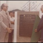 Prefeito Pedro Mendes endereça esta foto ao Deputado Euclides Cintra. Inauguração do Conjunto Habitacional Rebourgeon, Itajubá – 13/12/1980.