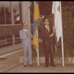 Cintra hasteando a bandeira como presidente do IPLEMG – 07/03/1983.