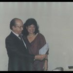 Posse na Academia Municipalista de Letras de Minas Gerais. Euclides Cintra, convidado pelo presidente da Academia para entregar o diploma à Terezinha Pereira – 29/02/1992.